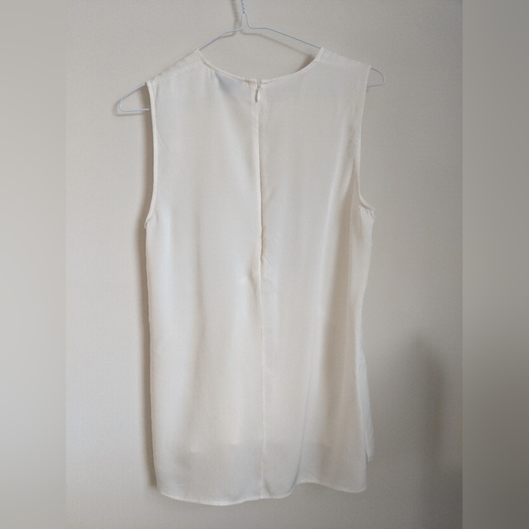 White blouse - Picture 4 of 4